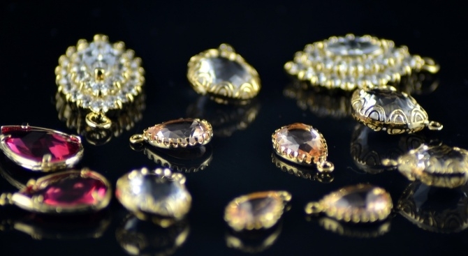 Крадци са обрали три апартамента в Русе по време на