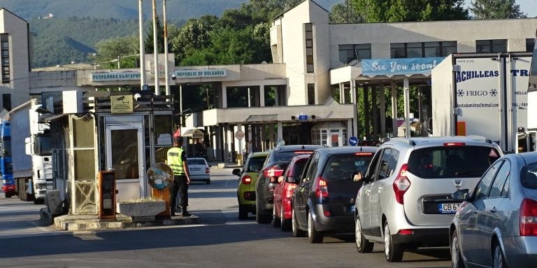 Засилен трафик по границите ни с Гърция и Турция, нашенци се юрнаха по почивки