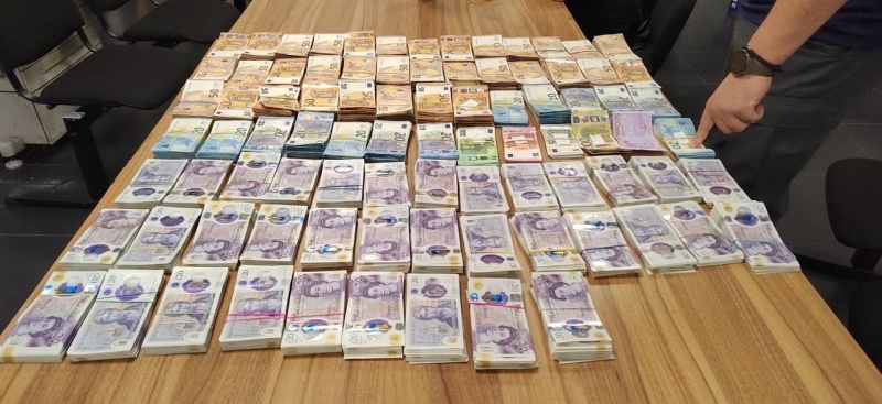 Митнически служители от ТД Митница Русе откриха недекларирани 46 210 британски паунда