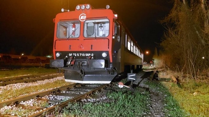 6 вагона с киселина се преобърнаха на железопътна линия в Сърбия