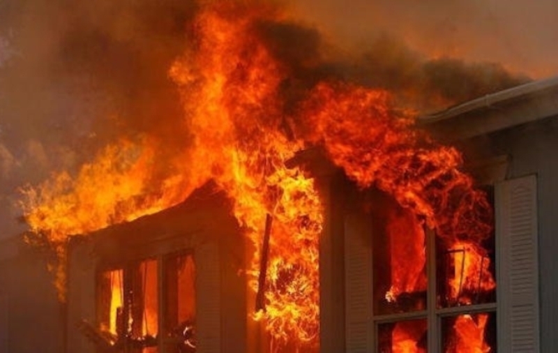 Къща горя като факла във врачанско село съобщиха от областната