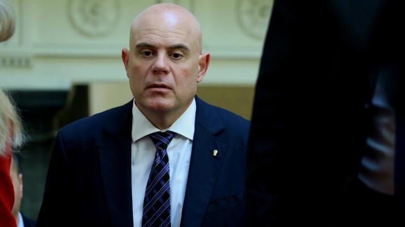 Главният прокурор Иван Гешев дойде в парламента за предстоящата правна