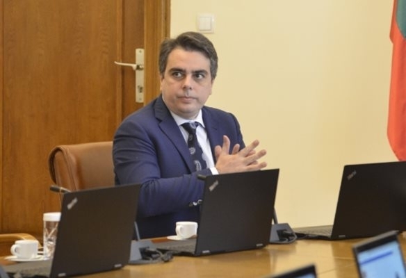 Асен Василев съди Делян Добрев за клевета пише 24 часа