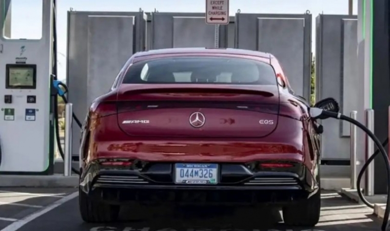 Mercedes Benz се присъединява към болшинството китайски автомобилни производители предлагащи големи