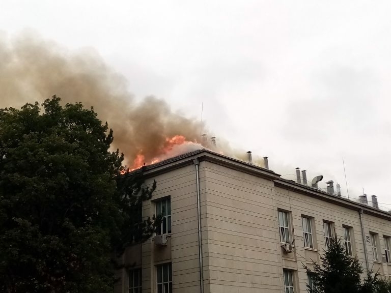 Учебните занятията в присъствена форма по утвърдените графици заложени на