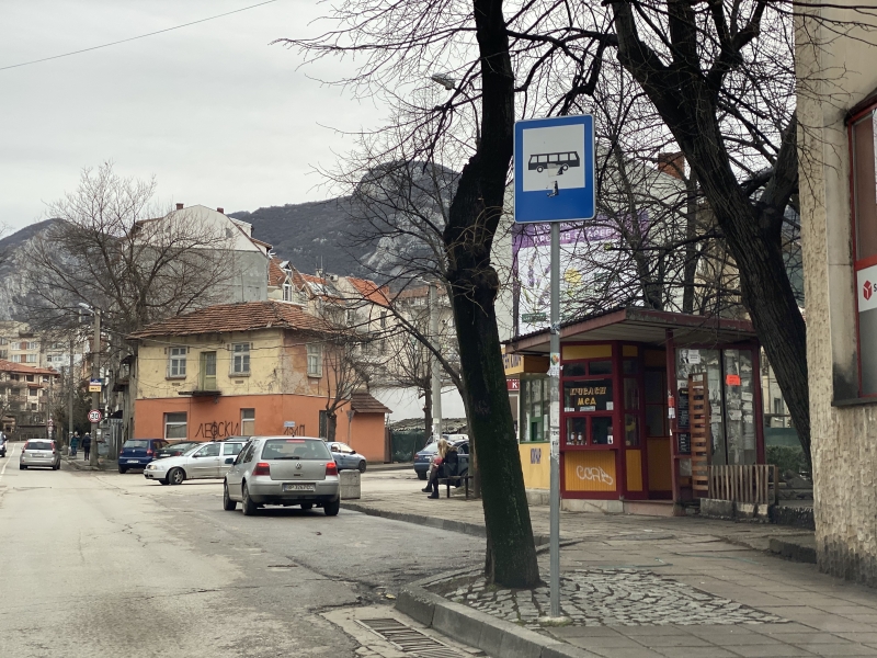 Неправилно паркиралите коли се превръщат в бедствие за жителите на