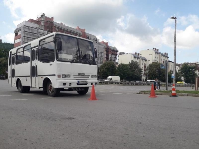 80 годишната жена която бе ударена от автобус на градския транспорт