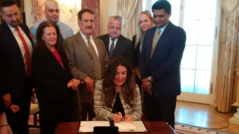 Новият американски посланик в България Херо Мустафа и семейството й