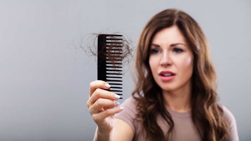 Прекараната коронавирусна инфекция може да допринесе за преждевременно оплешивяване каза