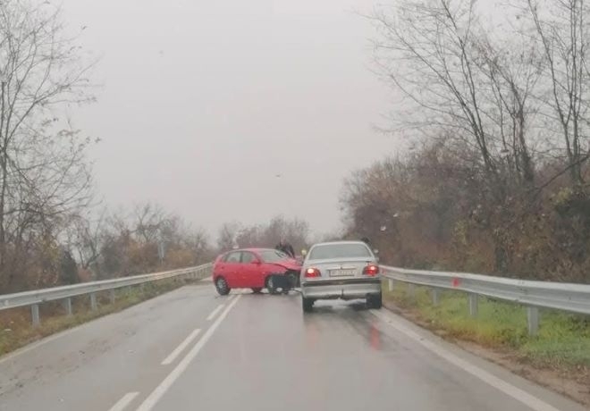 От последните минути! Две коли се удариха на пътя Враца-Криводол /снимка/