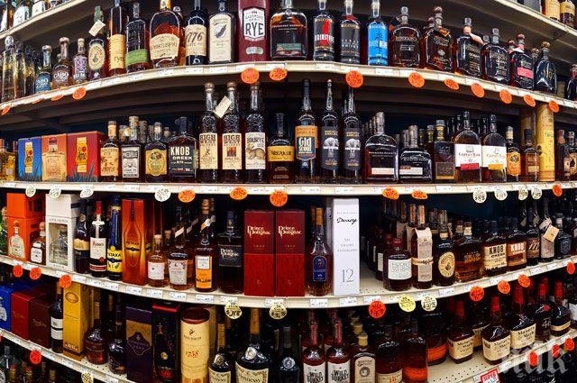 Крадец задигна и продаде скъпо уиски от магазин в Лом