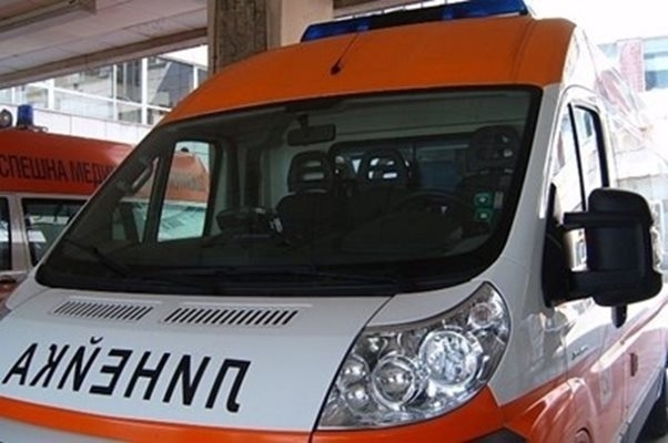 Влекач блъсна дете, с опасност за живота е