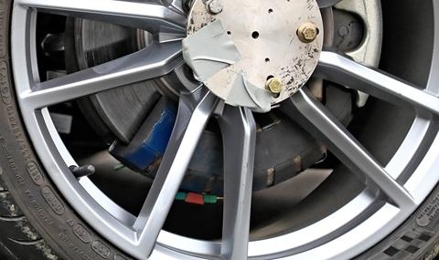 Всяка година автопаркът в Германия изхвърля по 10 000 тона