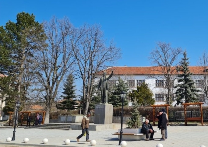 Площадът в село Замфирово е основно ремонтиран по проект на