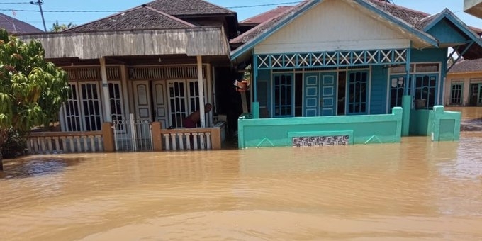 Наводнения след поройни дъждове днес отнеха живота на най малко 44