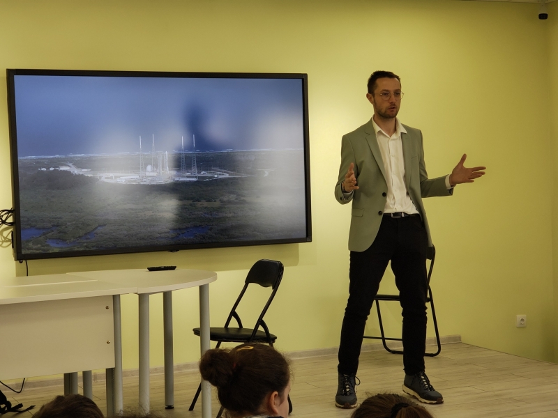 Журналистът Благой Цицелков посети ППМГ Враца където представи информация за