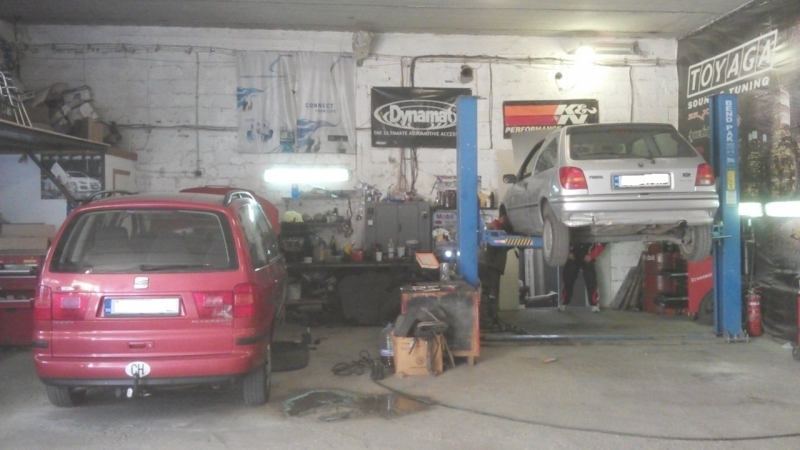 Частен съдебен изпълнител сложи обяви на търг автосервиз във Врачанско