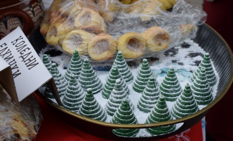Коледен благотворителен кулинарен базар се организира във Второ средно образователно