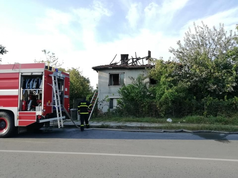 Къща в кюстендилското село Пиперков чифлик изгоря при пожар тази
