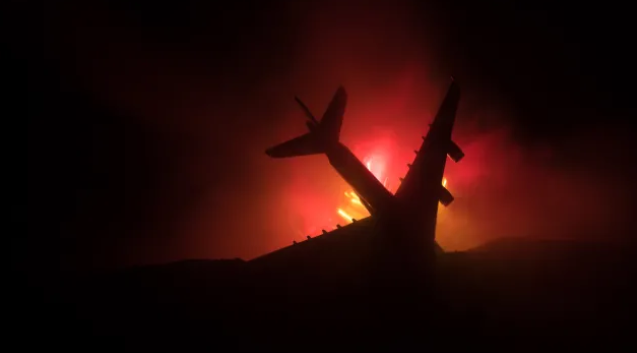 Медицински самолет се разби, загинаха 7 души