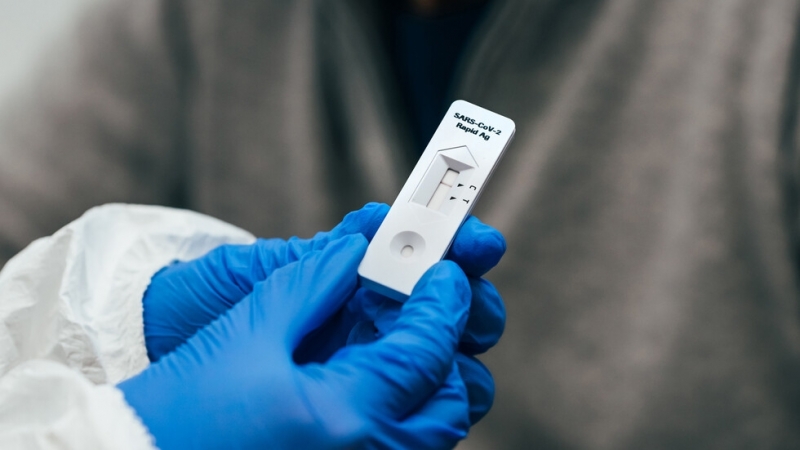 Гръцките власти въвеждат задължителен бърз тест за COVID 19 за достъп