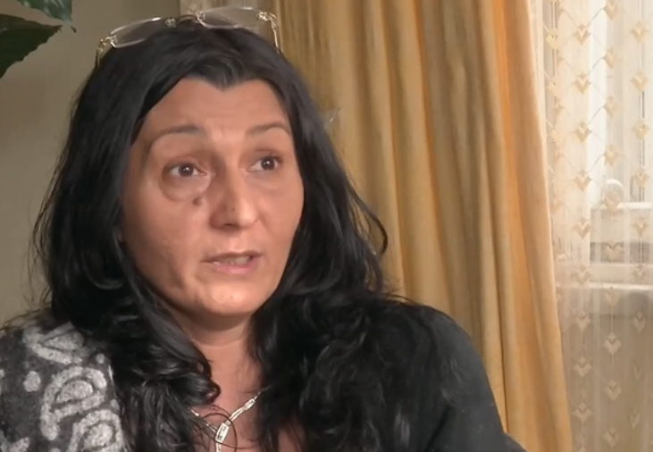 46 годишна жена се барикадира във фризьорски салон стреля удари по