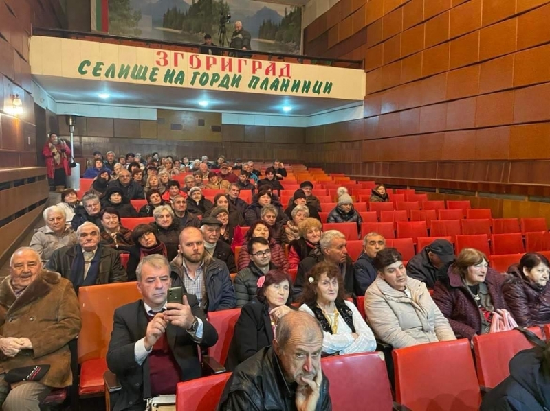 С тематична програма и кулинарна изложба пенсионерски клуб Романтика в