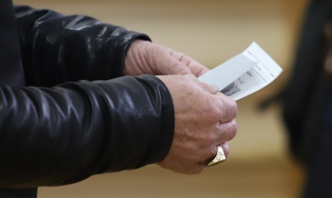 В 24 РИК София жена е изяла разписката си след като