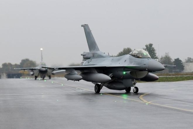 Още два самолета F-16 Block 70 пристигнаха в България /снимки/