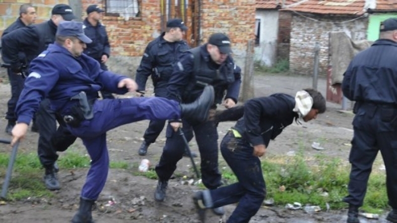 Полицаи от Врачанско пребил арестант ще бъде съден за нанасяне