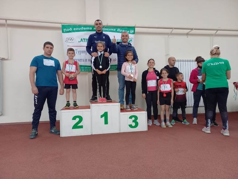 14 медала 3 златни 6 сребърни и 5 бронзови