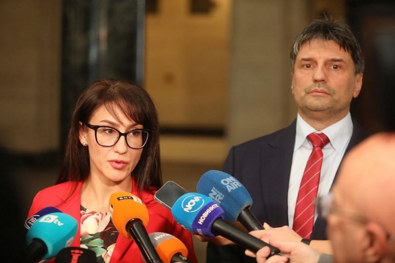 След фаталното спречкване в мол: Задържаното момче е с криминално минало, признало е за престъплението