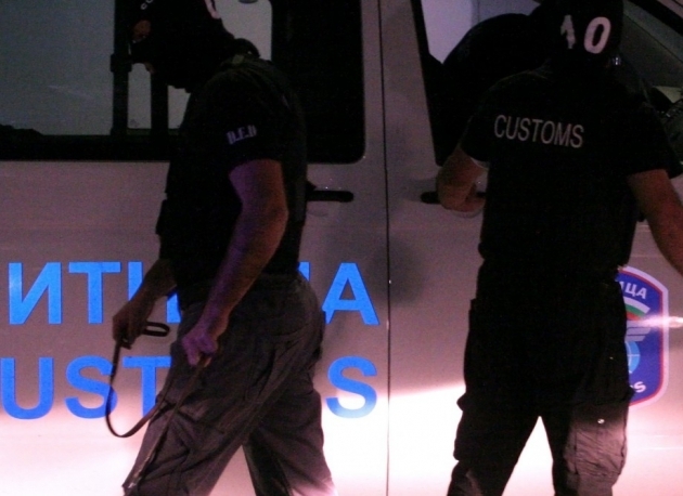 3830 опаковки сексуални стимуланти задържаха митнически служители в района на