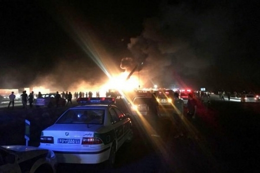 Най малко 21 човека са загинали и 20 са ранени след