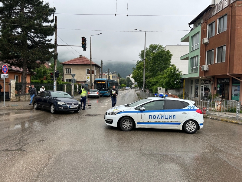 Тежка катастрофа затвори оживен булевард във Враца видя първо агенция