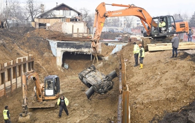 Две жени са в болница след зрелищна катастрофа в столичния