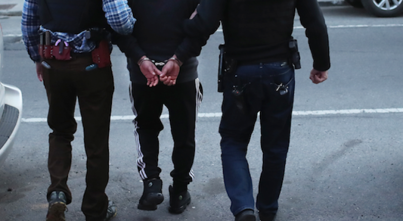 Полицейски служители са хванали криминално проявен в Мездра извършил кражба