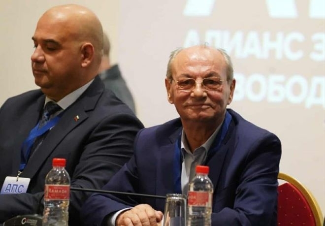 Доган се завърна като почетен председател, създава нова партия