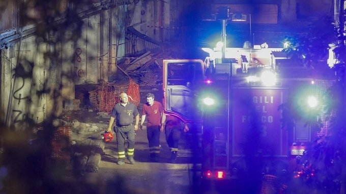 Срутване на балкон в Наполи доведе до смъртта на двама, 13 други са ранени