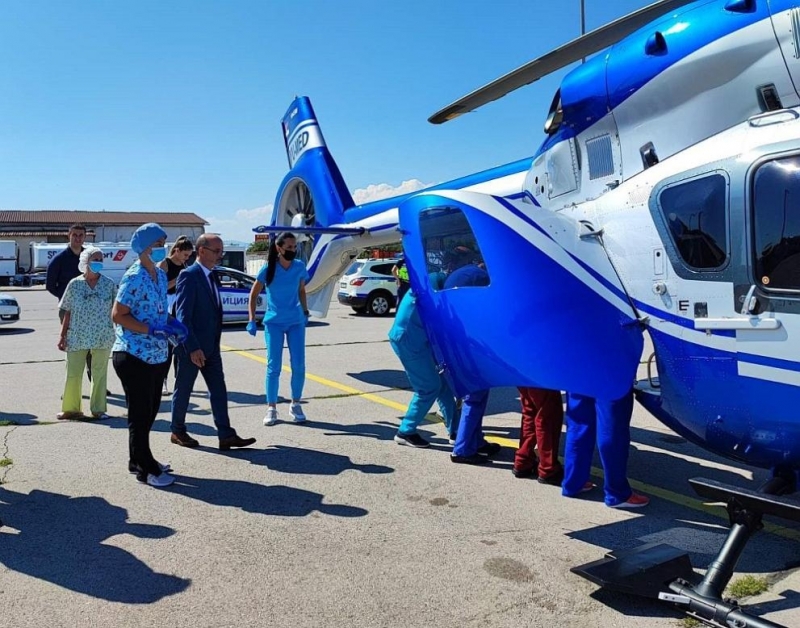 Хеликоптерът с ранените на „Тракия“ деца кацна в Белград