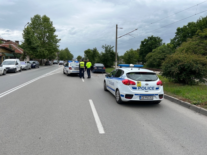 Катастрофа затруднява трафика рано сутринта в почивния ден по натоварен