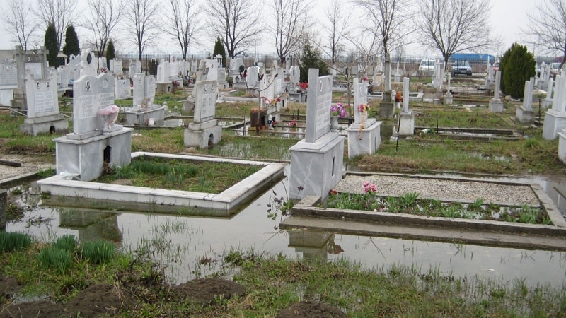В гробищните паркове в страната ще погребват само починали, които