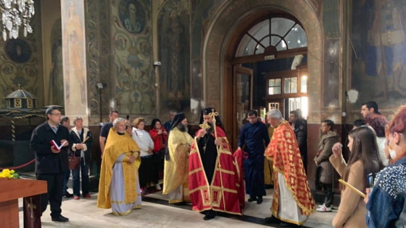 Богослужение за Второ Възкресение бе отслужено в храм Св великомъченик