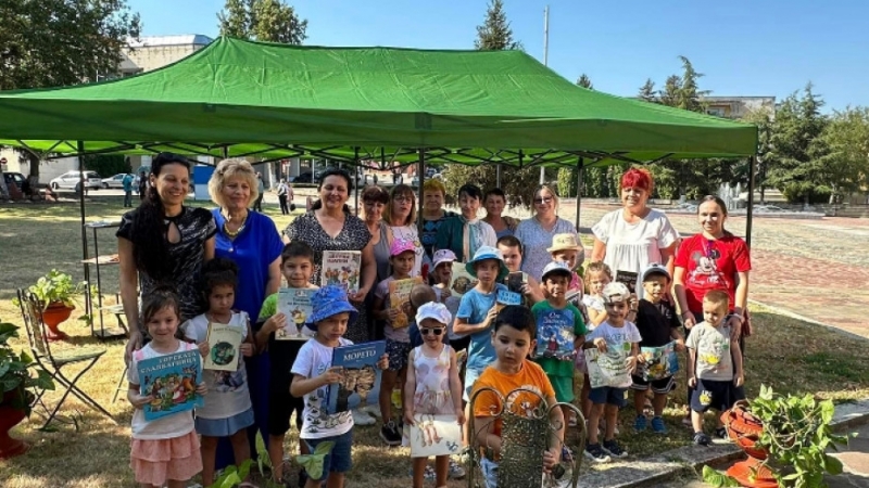 В Народно читалище Надежда 1871 в Оряхово стартира Библиотека на