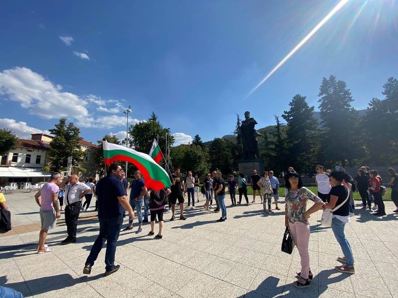 Мащабен протест на собственици на заведения тече във Враца видя