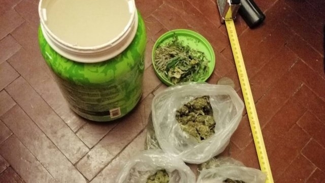 Полицаи са хванали двама мъже с наркотици при спецакция в