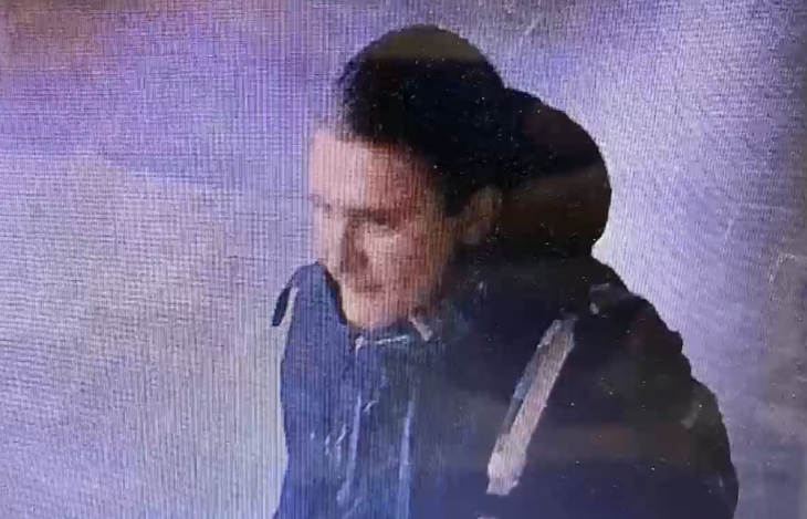 Млад мъж напада без причина жени по улиците в Пловдив /видео/
