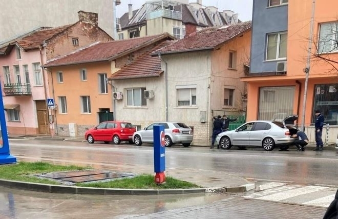 Само в BulNews! Вижте кой е единият от задържаните с чай за пушене във Враца /снимки/