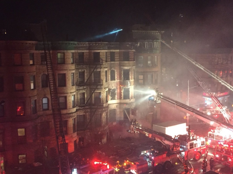 Пожарникар от Ню Йорк загина в пламъците, обхванали снимачната площадка