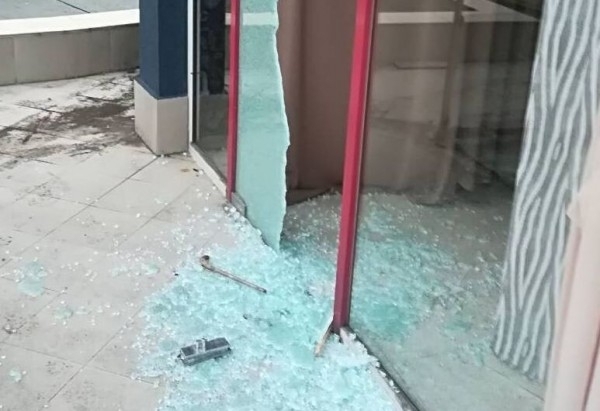 Полицаи са хванали криминално проявен вандал счупил стъкло на кафене